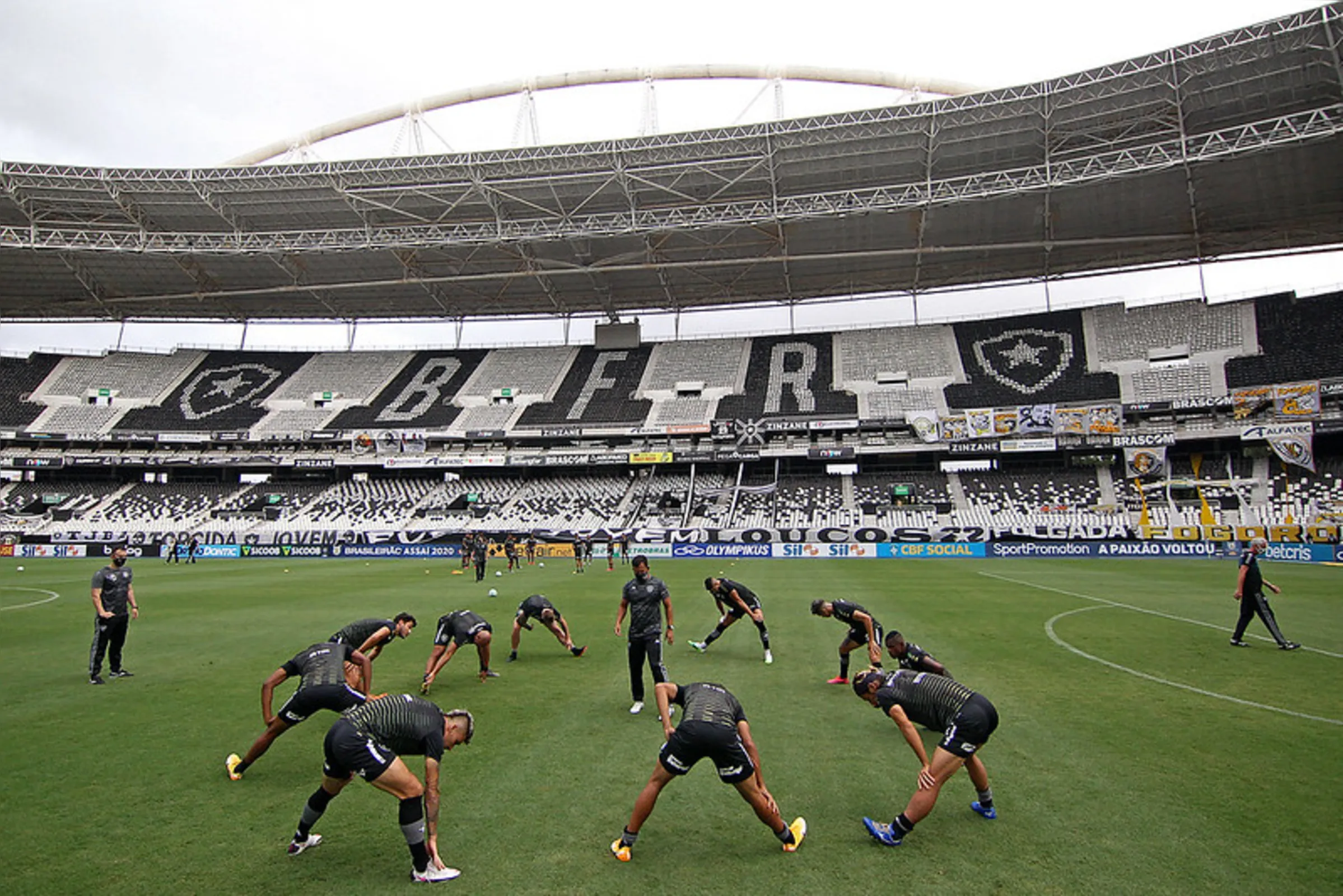 Imagem ilustrativa da imagem Botafogo tem quase um time inteiro no último mês de contrato