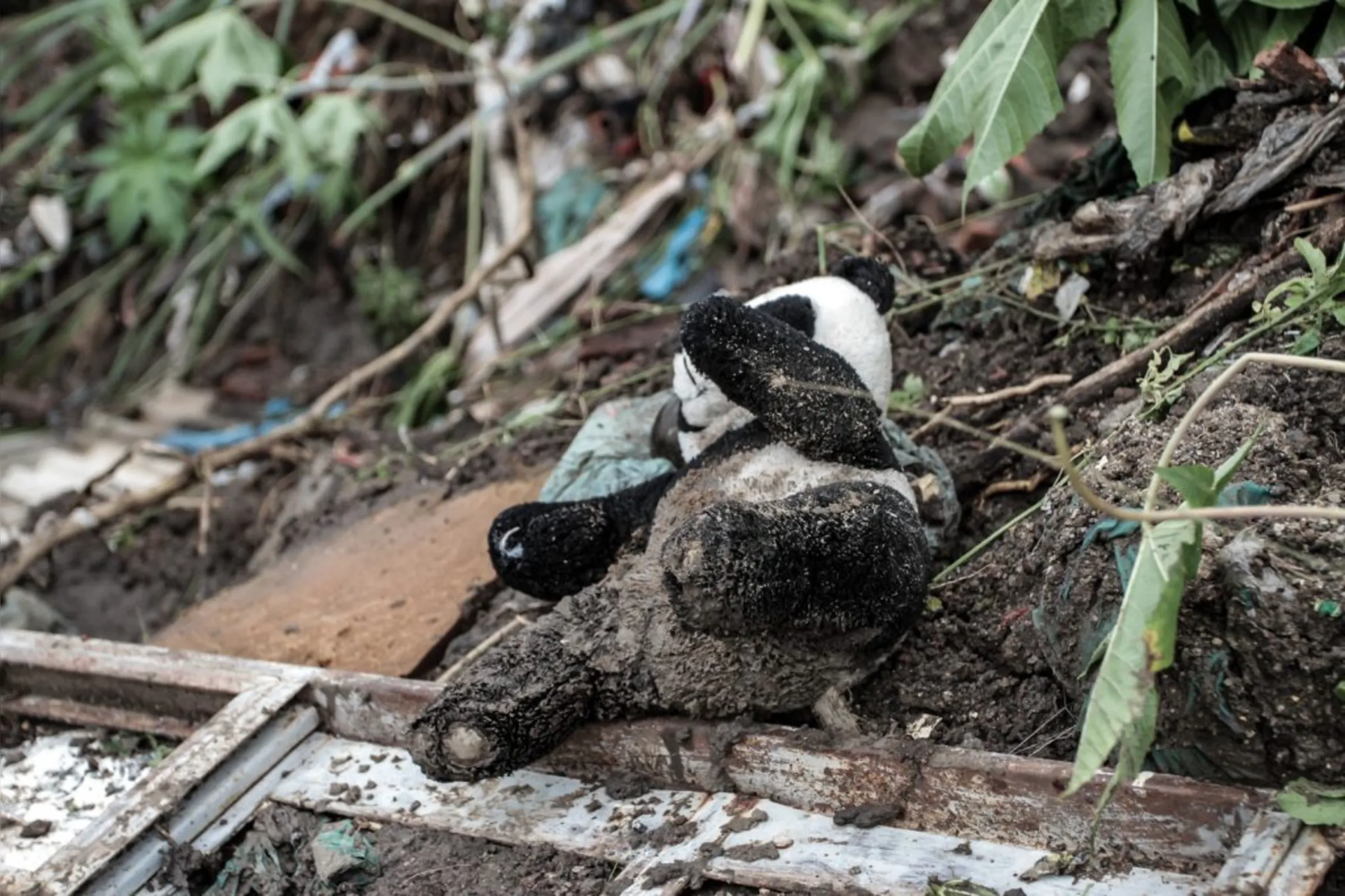 Imagem ilustrativa da imagem Criança morre após desabamento em São Gonçalo