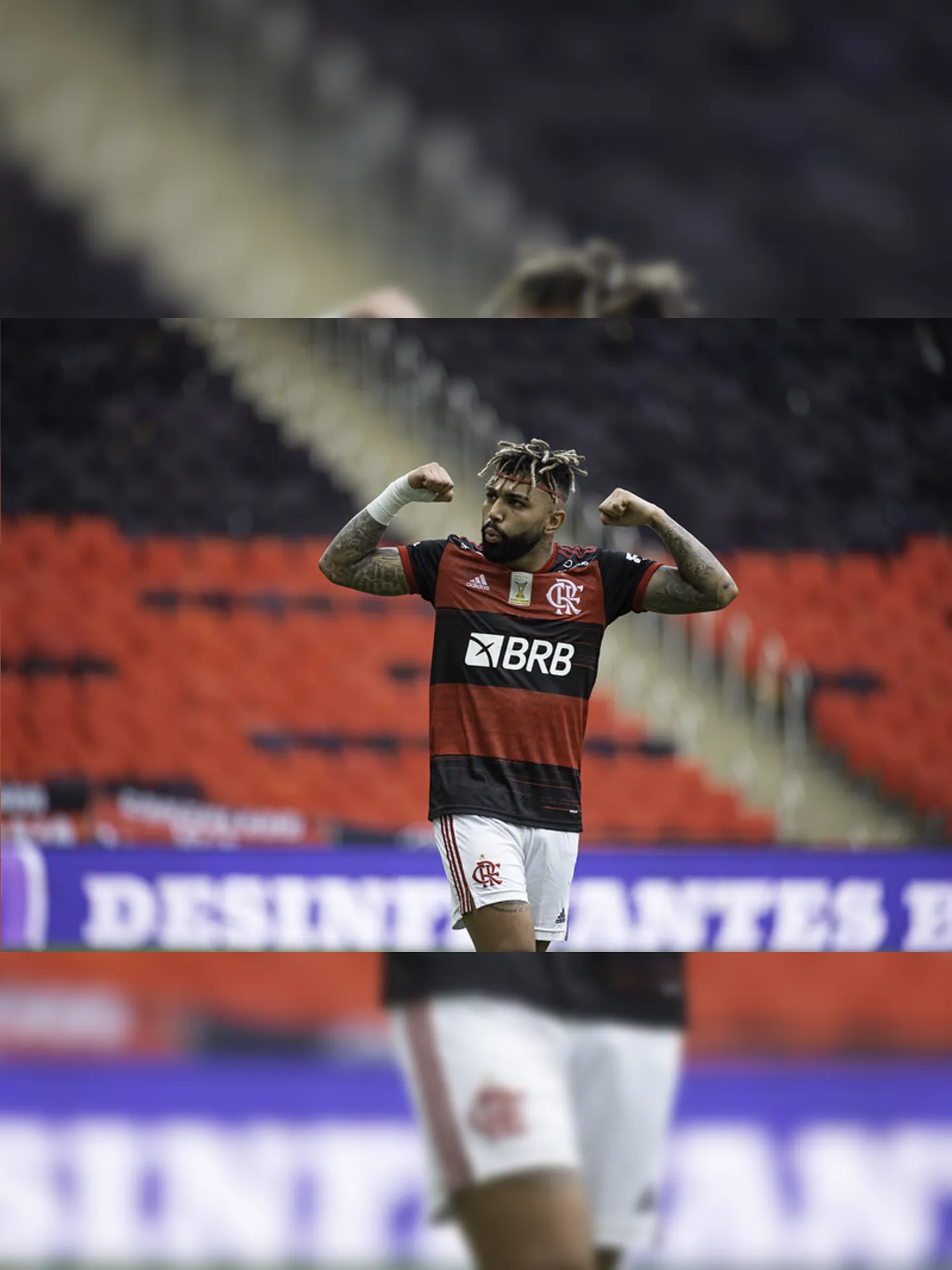 Imagem ilustrativa da imagem Com duas viradas, Flamengo vence Bahia no Maracanã
