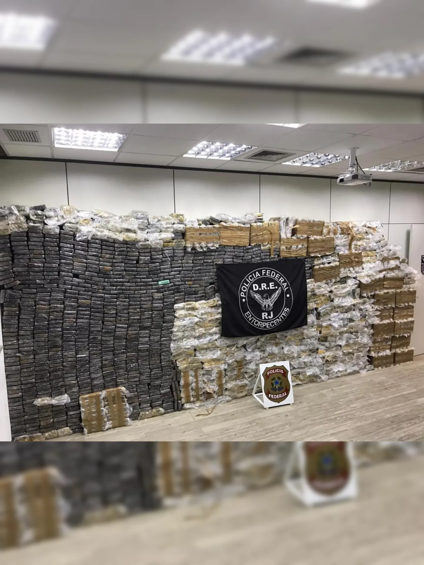 Imagem ilustrativa da imagem Presos com 2,5 toneladas de cocaína no Rio