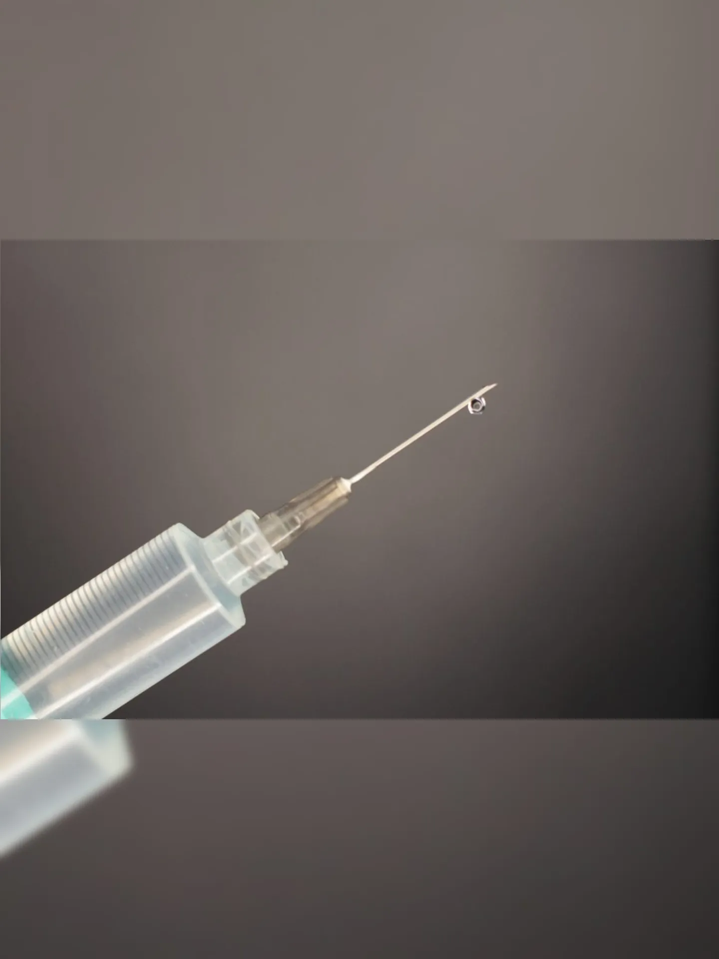 Imagem ilustrativa da imagem Covid-19: vacinação de grupos prioritários deve começar em janeiro