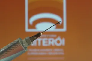 Imagem ilustrativa da imagem Justiça aceita denúncia contra lei de vacina obrigatória em Niterói
