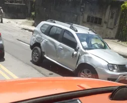 Imagem ilustrativa da imagem Acidente deixa dois feridos e gera engarrafamento em Niterói