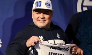 Imagem ilustrativa da imagem Artigos raros de Maradona em container esquecido