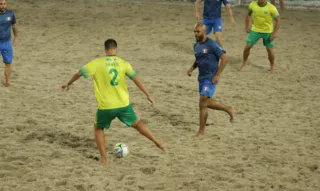 Imagem ilustrativa da imagem Brasil enfrenta a França na final do Mundial de Futebol de Areia Raiz