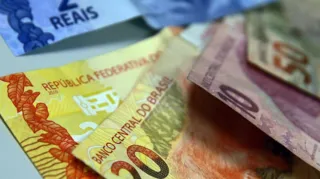 Imagem ilustrativa da imagem Câmara aprova MP que aumenta salário mínimo para R$ 1.100