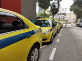 Imagem ilustrativa da imagem Prefeitura do Rio recua e não aumenta tarifa dos táxis