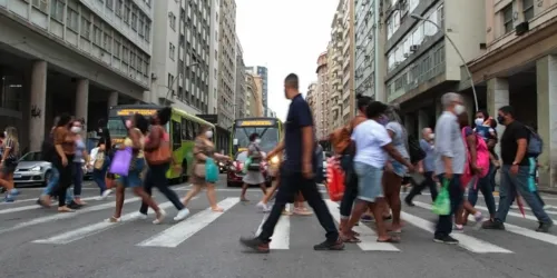 Imagem ilustrativa da imagem Ministério da Saúde: "Todos no Brasil terão acesso à vacina"