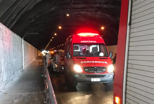 Imagem ilustrativa da imagem Capotamento dentro de túnel deixa ferido na Zona Sul de Niterói