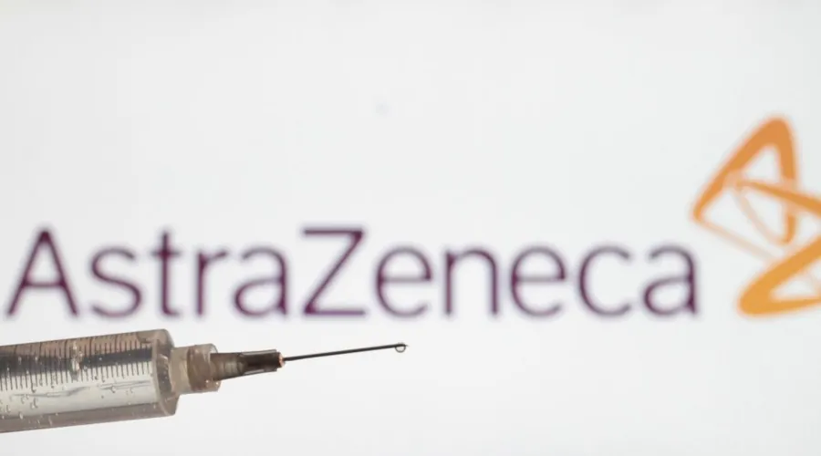 Imagem ilustrativa da imagem Covid-19: Reino Unido aprova vacina da AstraZeneca e Oxford