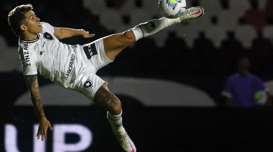 Imagem ilustrativa da imagem Botafogo acerta renovação de Bruno Nazário