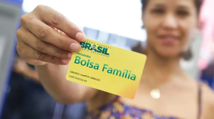 Imagem ilustrativa da imagem Caixa inicia pagamento do auxílio para Bolsa Família nesta terça