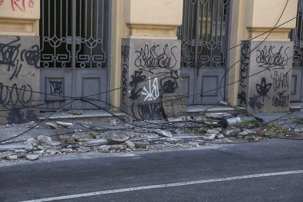 Imagem ilustrativa da imagem Fachada de prédio cai no Centro de Niterói