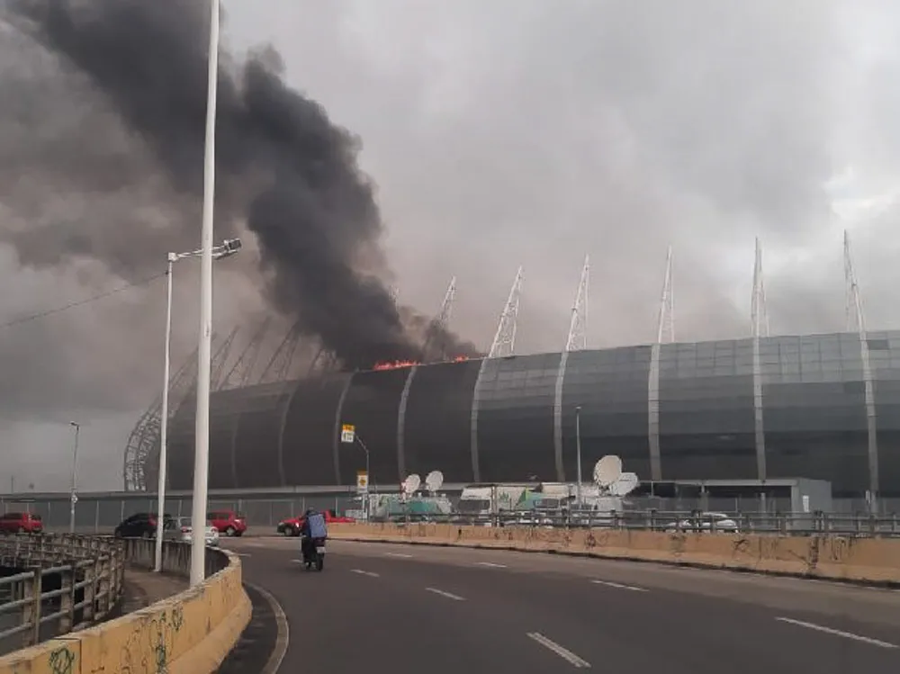 Imagem ilustrativa da imagem Incêndio atinge Arena Castelão, em Fortaleza