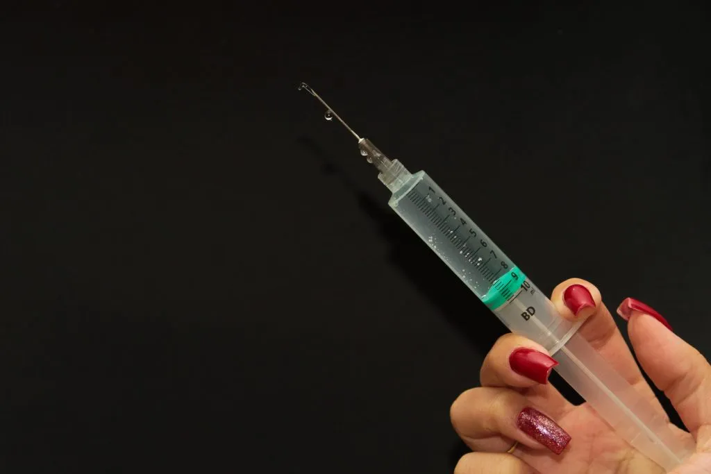 Imagem ilustrativa da imagem Anvisa alerta para venda de vacinas falsas na internet
