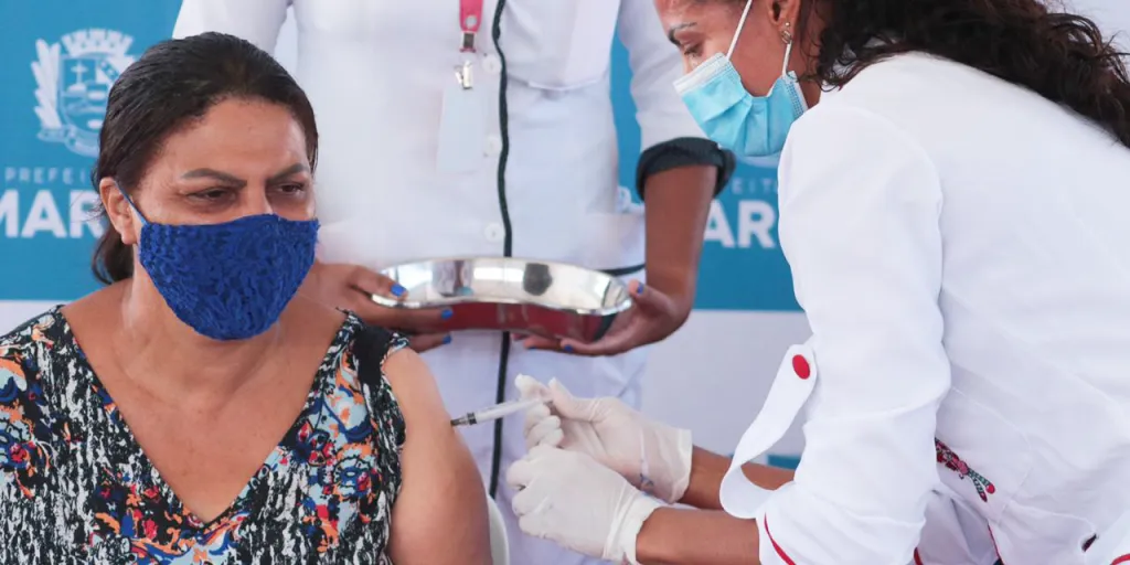 Imagem ilustrativa da imagem Emoção marca início da vacinação em Maricá