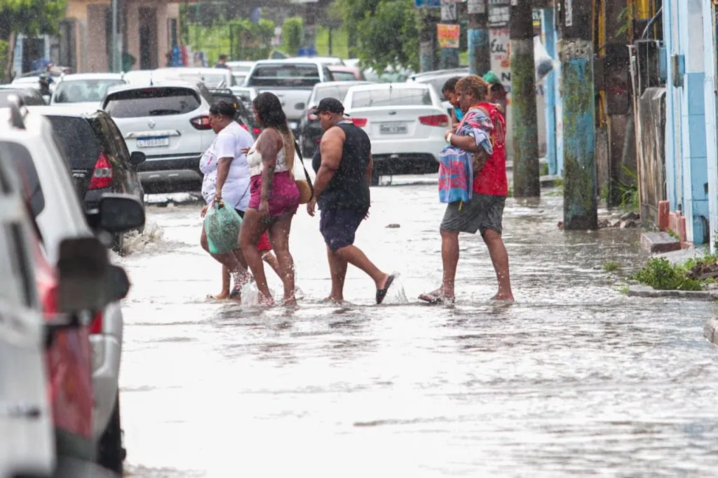 Imagem ilustrativa da imagem Forte chuva causa alagamentos em São Gonçalo