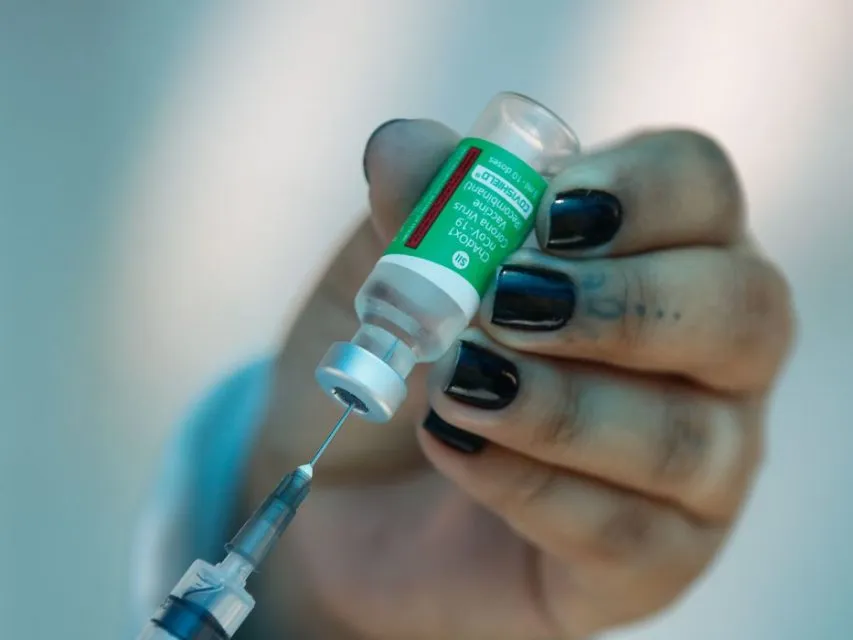 Imagem ilustrativa da imagem OMS diz que imunizante britânico supera riscos e recomenda o uso