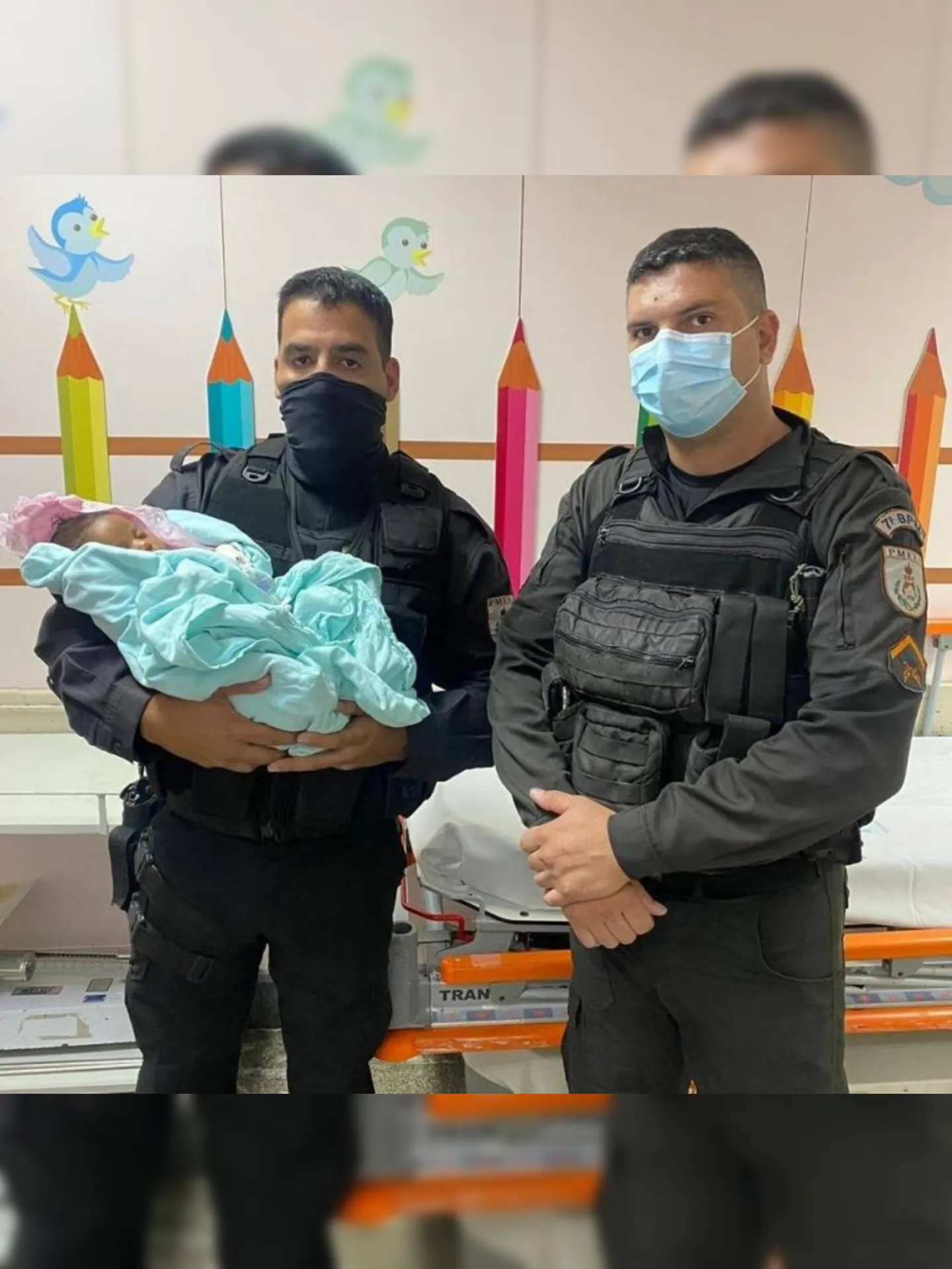 Imagem ilustrativa da imagem Bebê é socorrido por policiais em São Gonçalo