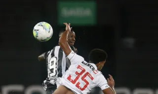 Imagem ilustrativa da imagem Botafogo enfrenta o Vasco em São Januário neste domingo