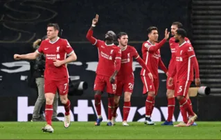 Imagem ilustrativa da imagem Liverpool supera Spurs em jogaço e volta a vencer após cinco rodadas