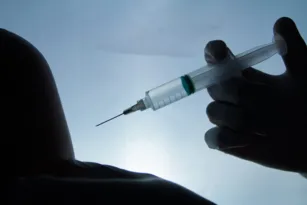Imagem ilustrativa da imagem Niterói vai comprar 800 mil doses de vacina russa Sputnik V