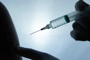 Imagem ilustrativa da imagem Anvisa autoriza nova fábrica a produzir vacina da Pfizer para o Brasil
