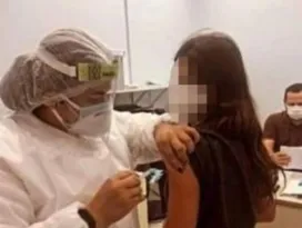 Imagem ilustrativa da imagem Vacinação de gêmeas 'da elite' em Manaus é criticada na web