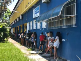 Imagem ilustrativa da imagem Responsáveis enfrentam fila para matrícula em Maricá