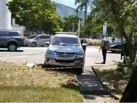 Imagem ilustrativa da imagem Carro de ex-PM é fuzilado  na Zona Oeste do Rio