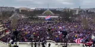 Imagem ilustrativa da imagem Democracia por um fio: apoiadores de Trump invadem Capitólio