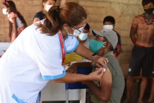 Imagem ilustrativa da imagem Maricá vacina todo grupo de indígenas da aldeia Mata Verde Bonita