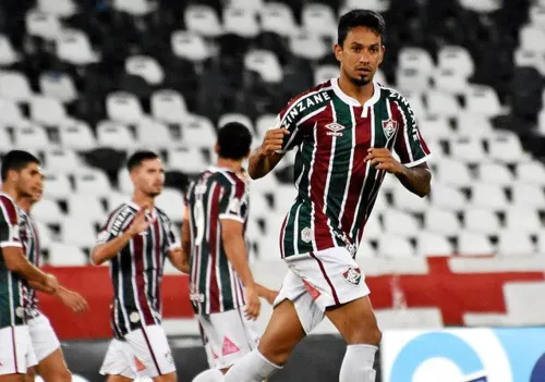 Imagem ilustrativa da imagem Fluminense vence Sport e se aproxima do G6