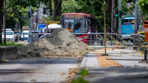 Imagem ilustrativa da imagem Baia fechada para obras na Alameda prejudica passageiros