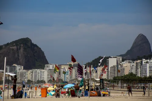 Imagem ilustrativa da imagem Após feriados, casos e mortes de Covid-19 crescem no Rio