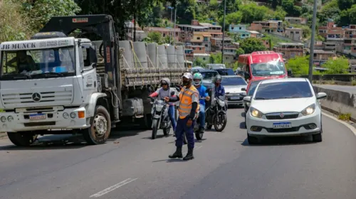 Imagem ilustrativa da imagem Caminhão quebrado causa lentidão na RJ-104