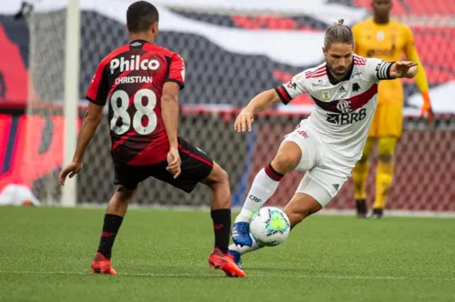 Imagem ilustrativa da imagem Flamengo perde para o Athletico-PR e se afasta do título