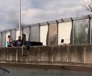 Imagem ilustrativa da imagem Família tem carro roubado no Rio e sai com bebê no colo