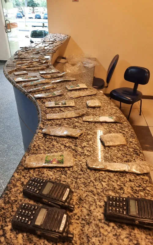 Imagem ilustrativa da imagem Polícia apreende drogas em galeria pluvial em Niterói