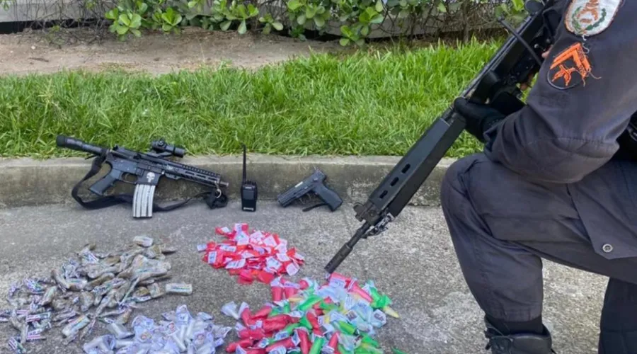 Imagem ilustrativa da imagem PM apreende fuzil após trocar tiros com bandidos em São Gonçalo