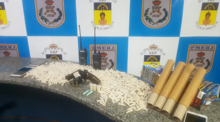 Imagem ilustrativa da imagem Presos pela PM com drogas e arma em Maricá