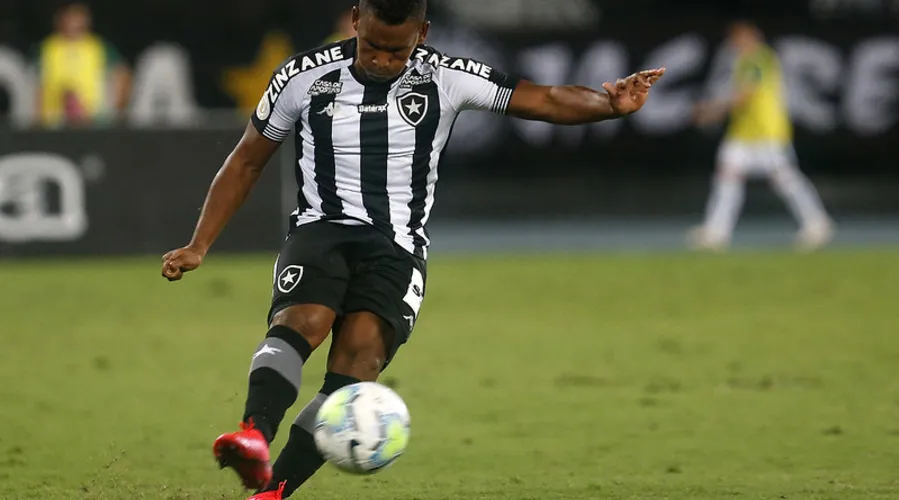 Imagem ilustrativa da imagem Meia rescinde com Botafogo e acerta com clube português