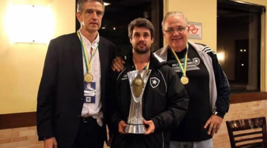 Imagem ilustrativa da imagem Novo diretor de futebol deve manter Barroca no Botafogo