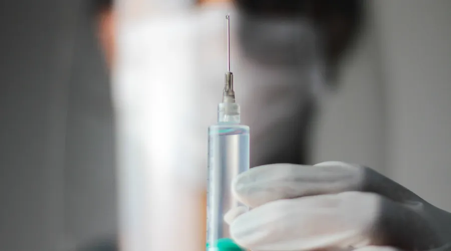 Imagem ilustrativa da imagem Governos afastam necessidade de cartão para vacinação de Covid-19