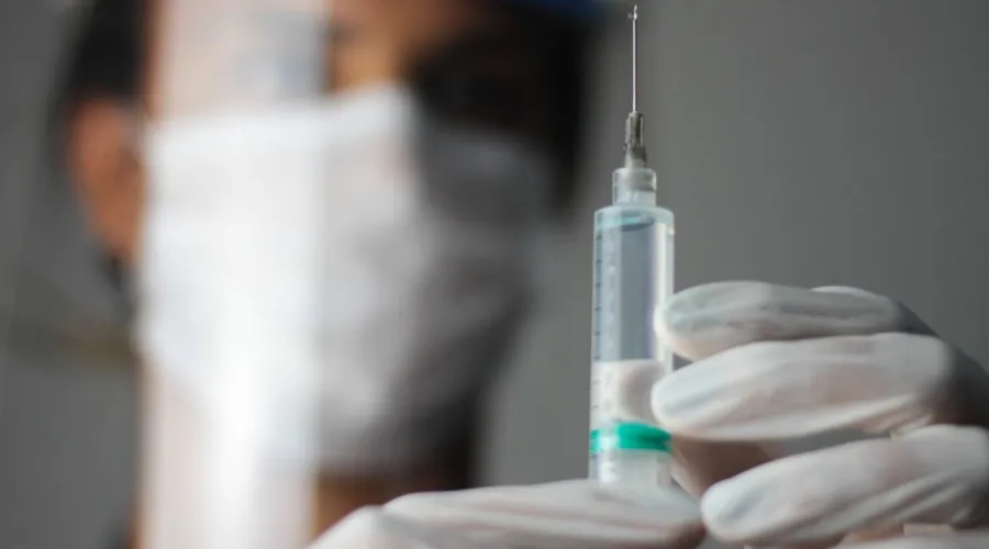 Imagem ilustrativa da imagem Brasil receberá 2 milhões de doses de vacina até sábado
