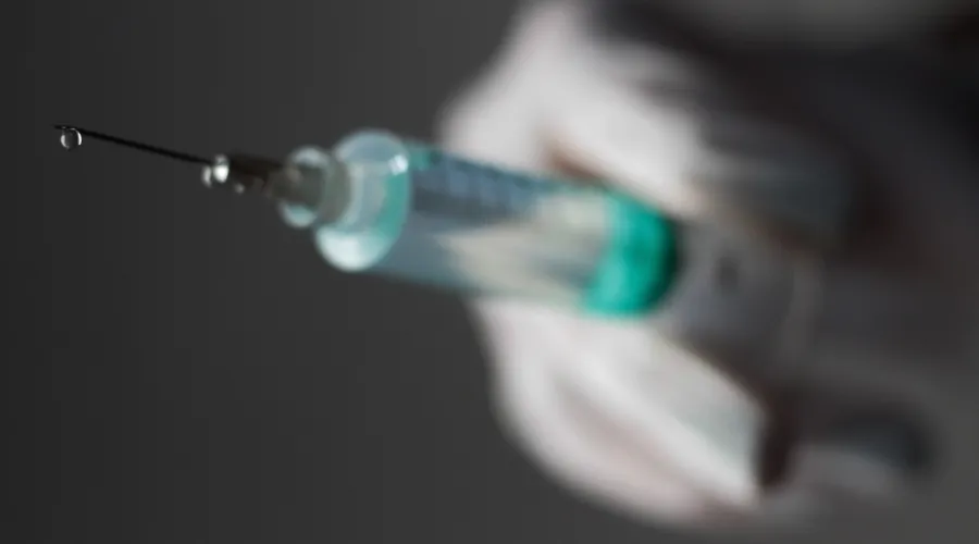 Imagem ilustrativa da imagem Uso imediato da vacina de Oxford aprovado pela OMS