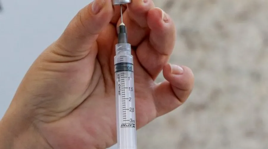 Imagem ilustrativa da imagem Vacinação da primeira dose é suspensa em Niterói