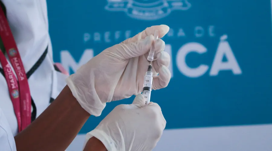 Imagem ilustrativa da imagem Maricá retoma vacinação no município nesta quinta com professores