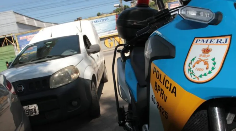 Imagem ilustrativa da imagem Presos com veículo roubado em São Gonçalo