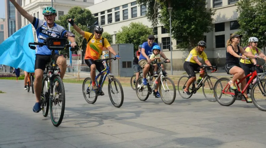 Passeio de bicicleta Pedal da Paz, no centro do Rio, tem como objetivo chamar atenção para a convivência pacífica entre pedestres, ciclistas e motoristas.